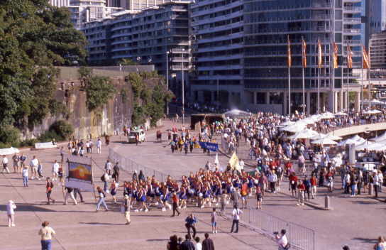 Osterumzug am Ostersonntag vor der Oper