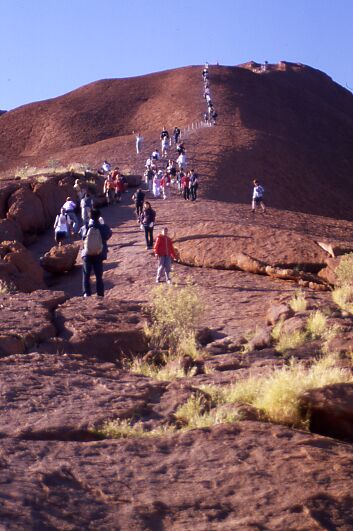 Uluru - Auf- und Abstieg von unten
